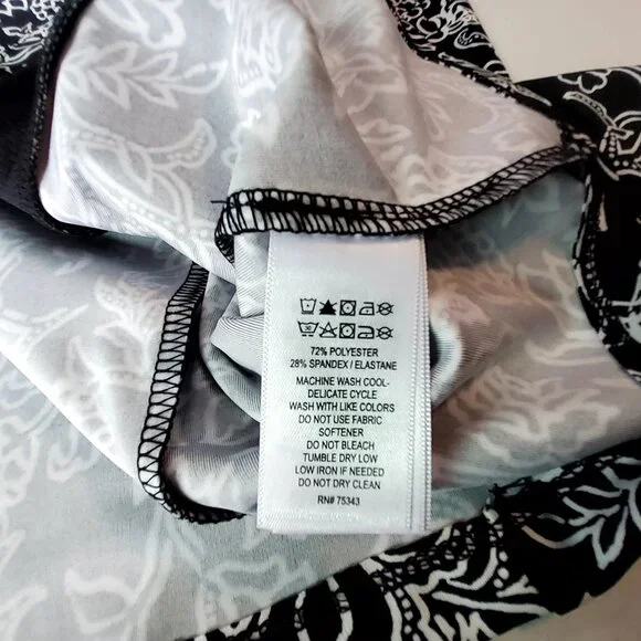 Tommy Bahama Everyday Active Black & White Floral Long Sleeve Zip Top Size  L - Picture 9 of 12